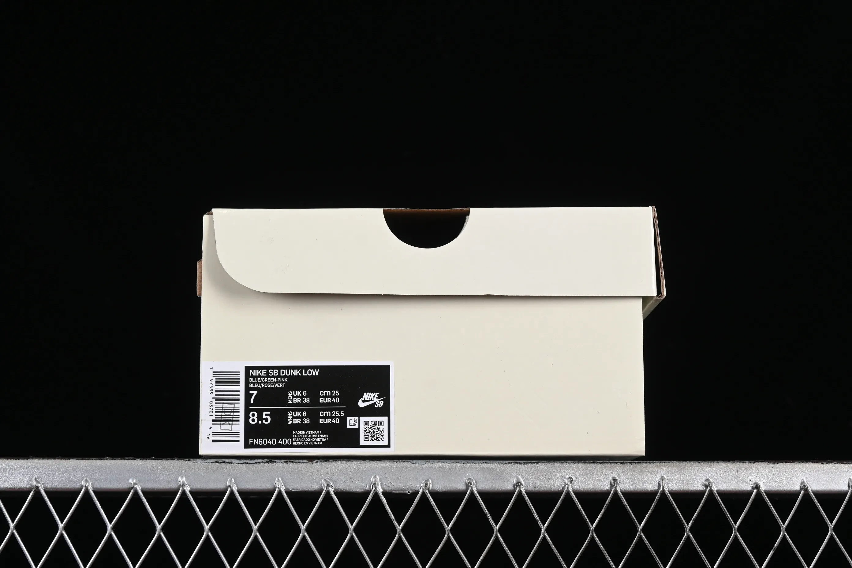 All Categories Nk SB Dunk Series Nk SB Dunk Low Low-top sneakers C version Verdy x Nk SB Dunk Low "Visty" joint model SB low-top casual sneakers FN6040-400